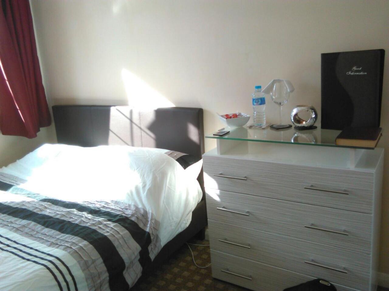 บิอังกาส์ เฮาส์ โฮเทล ฮีทโธรว์ แอร์พอร์ต Hotel สลาว ภายนอก รูปภาพ